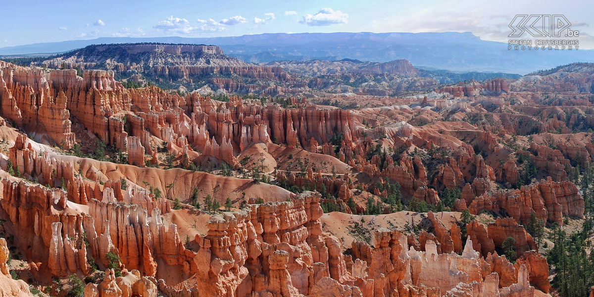 Bryce - Sunset Point Bryce is without doubt one of the most beautiful and most surreal parks in the southwest of the USA. The  area was settled by Mormon pioneers in the 1850s and was named after Ebenezer Bryce. <br />
<br />
From Sunset Point you have an amazing view over the valley with hoodoos. These hoodoos are orange-red limestone and sandstone rock pillars/posts which are formed because of the combined powers of freeze and thaw. Stefan Cruysberghs